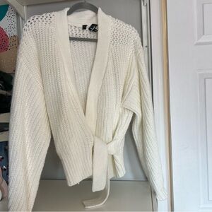 📦Last Chance📦 Lulus | Cozy White Wrap-Sweater